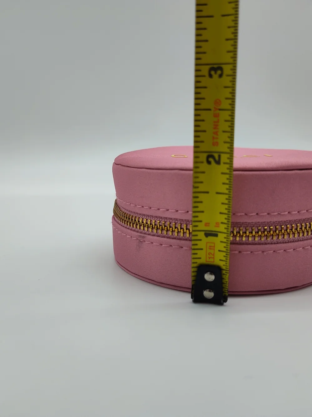 GUCCI Beauty Pink Round Jewelry Case Travel Zip Beauty Collectible NWT